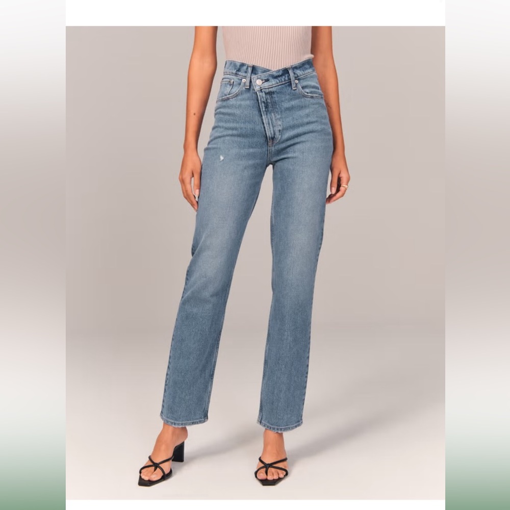 Abercrombie Curve Love Ultra High Rise 90s Straight Jean